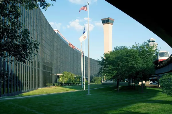 Photo 1 - Hilton Chicago O'Hare Airport