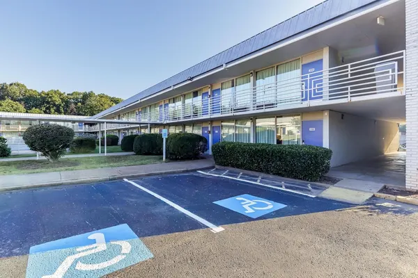 Photo 1 - Motel 6 Dumfries, VA