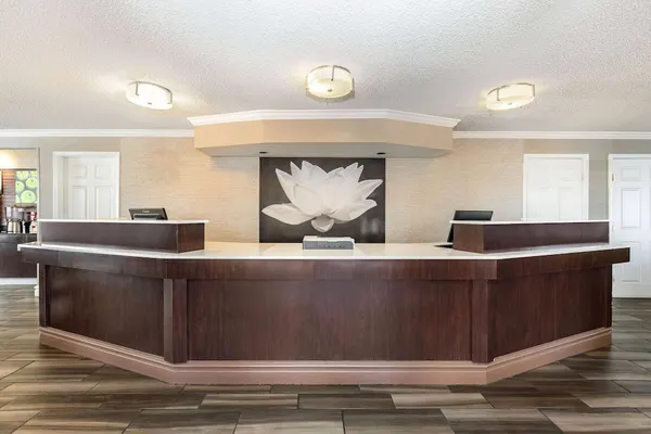 Photo 1 - Travelodge by Wyndham El Paso - Airport