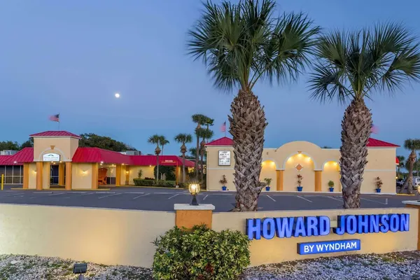 Photo 1 - Howard Johnson by Wyndham Lakeland