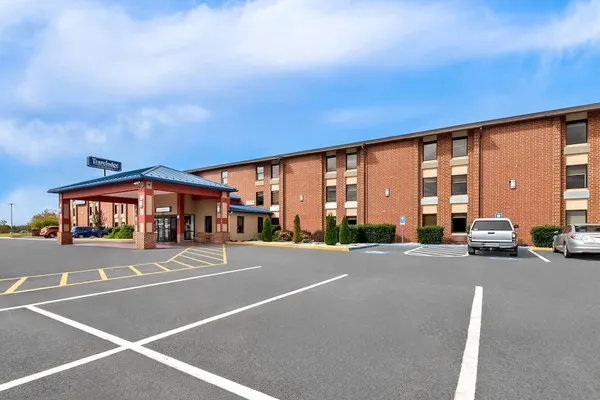 Photo 1 - Travelodge by Wyndham Winchester