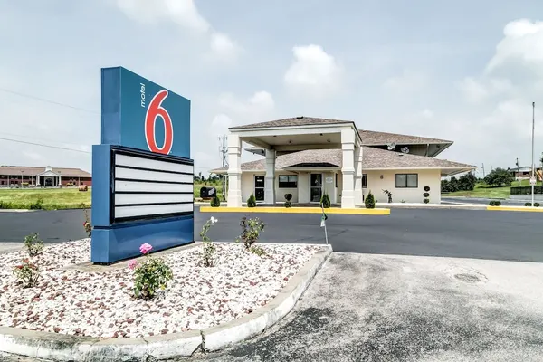 Photo 1 - Motel 6 Berea, KY