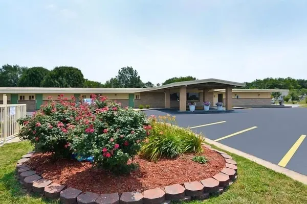 Photo 1 - Americas Best Value Inn Iola