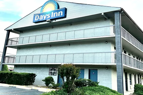 Photo 1 - Days Inn by Wyndham Charlotte Northlake