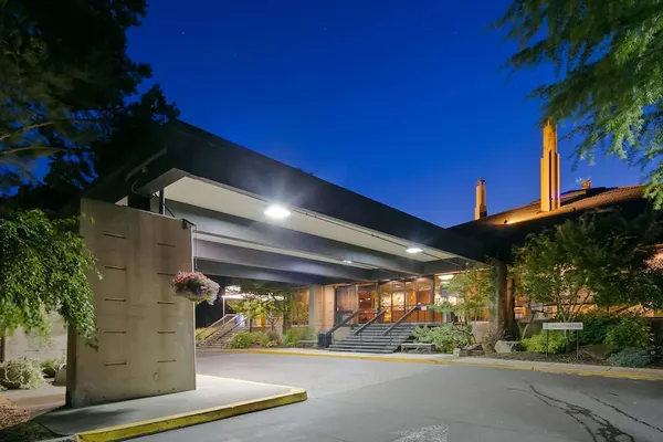 Photo 1 - Best Western Plus Hood River Inn