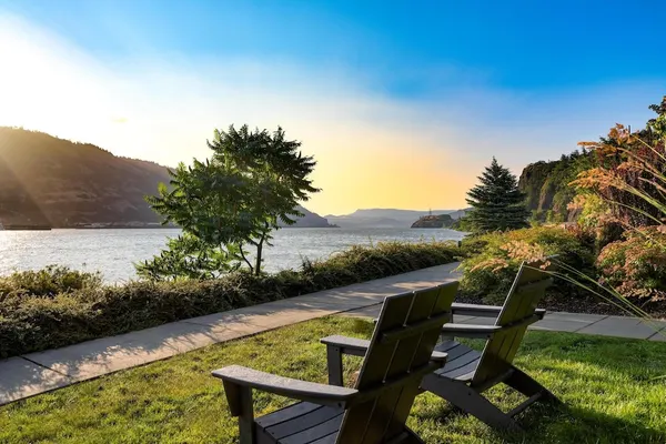 Photo 1 - Best Western Plus Hood River Inn