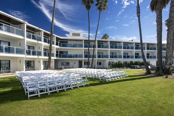 Photo 1 - Marina del Rey Hotel