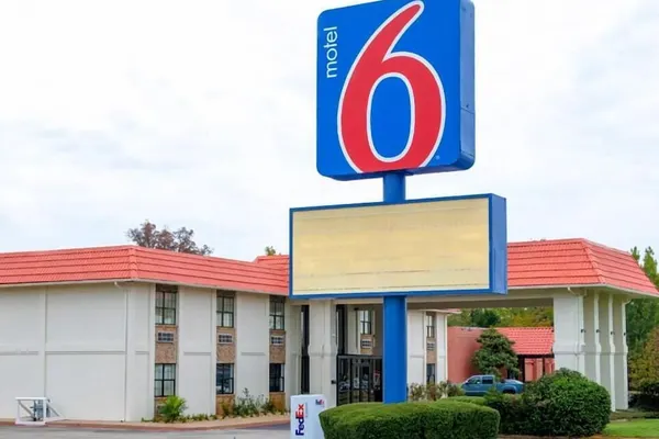 Photo 1 - Motel 6 Palestine, TX