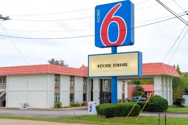 Photo 1 - Motel 6 Palestine, TX