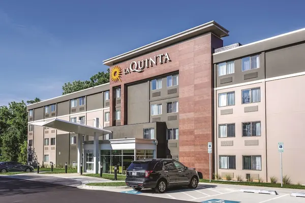 Photo 1 - La Quinta Inn & Suites by Wyndham Columbia / Fort Meade