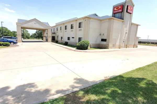 Photo 1 - Econo Lodge Weatherford