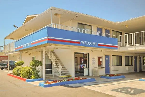 Photo 1 - Motel 6 Fresno, CA - Blackstone North