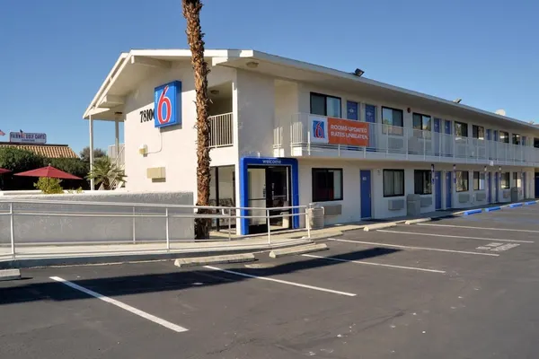 Photo 1 - Motel 6 Palm Desert, CA - Palm Springs Area