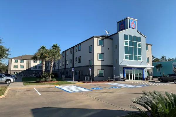 Photo 1 - Motel 6 Biloxi, MS - Beach