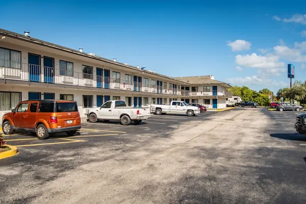 Photo 1 - Motel 6 Ft. Pierce, FL, Fort Pierce