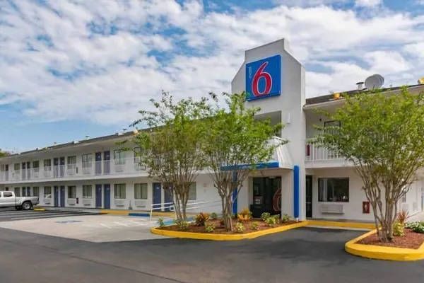 Photo 1 - Motel 6 Ft. Pierce, FL, Fort Pierce