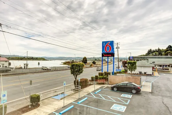 Photo 1 - Motel 6 Coos Bay, OR