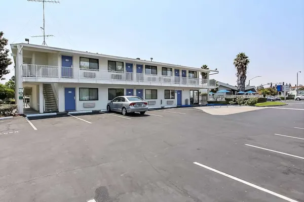 Photo 1 - Motel 6 Sunnyvale, CA - South