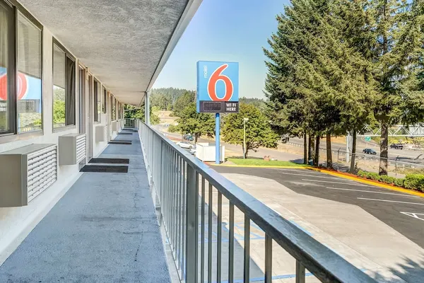 Photo 1 - Motel 6 Eugene, OR - South Springfield