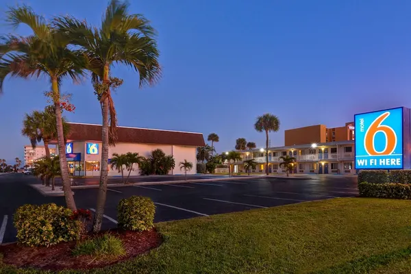 Photo 1 - Motel 6 Cocoa Beach, FL