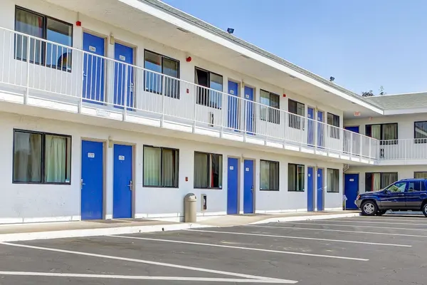 Photo 1 - Motel 6 Medford, OR