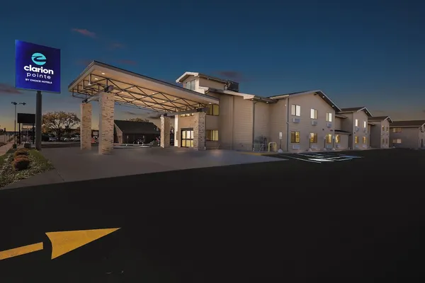 Photo 1 - Clarion Pointe Milwaukee Airport