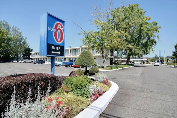 Photo 1 - Motel 6 Tacoma, WA - Fife