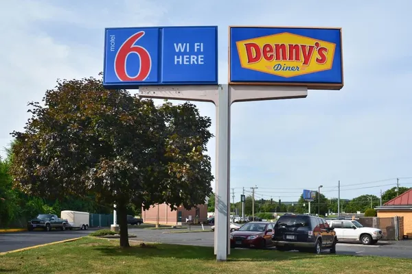 Photo 1 - Motel 6 Southington, CT - Hartford