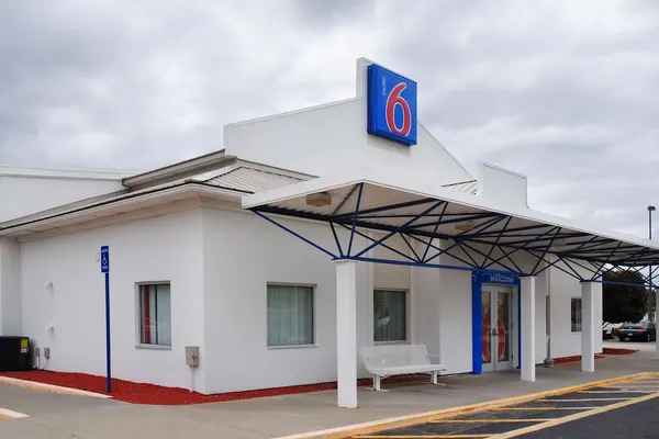 Photo 1 - Motel 6 Seekonk, MA - Providence East