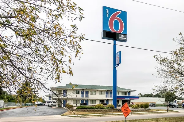 Photo 1 - Motel 6 Janesville, WI