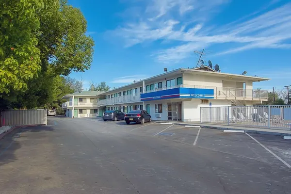 Photo 1 - Motel 6 Red Bluff, CA