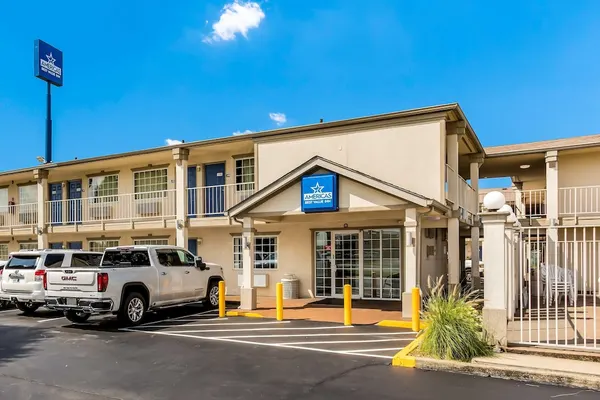 Photo 1 - Americas Best Value Inn Bowling Green