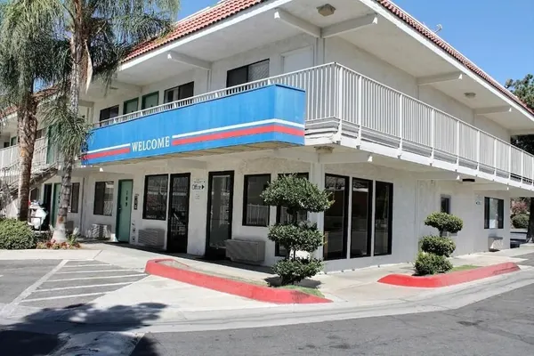 Photo 1 - Motel 6 Bakersfield, CA - Convention Center