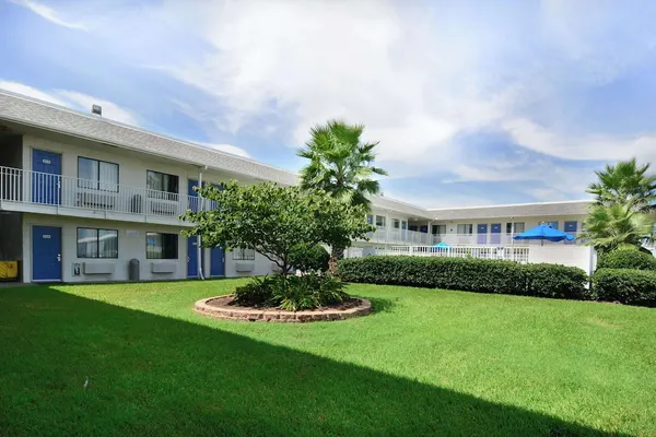 Photo 1 - Motel 6 Galveston, TX