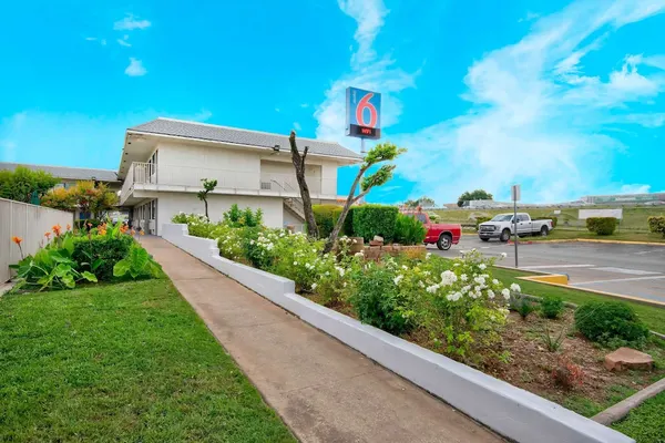 Photo 1 - Motel 6 Austin, TX - North