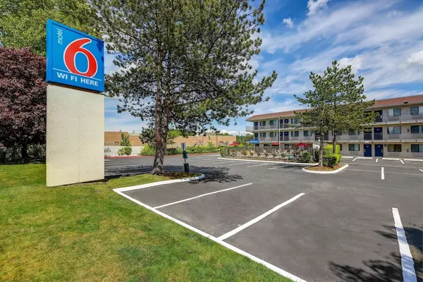 Photo 1 - Motel 6 Kirkland, WA - North Kirkland