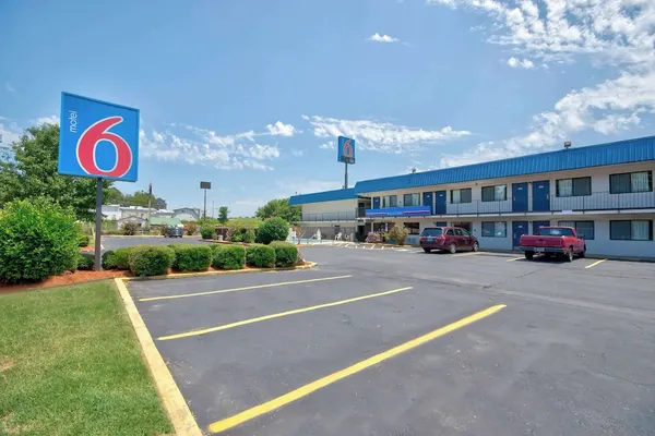 Photo 1 - Motel 6 Russellville, AR