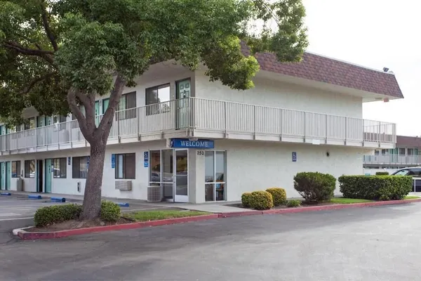 Photo 1 - Super 8 by Wyndham Turlock