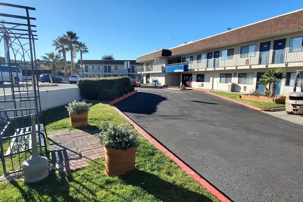 Photo 1 - Motel 6 Palmdale, CA