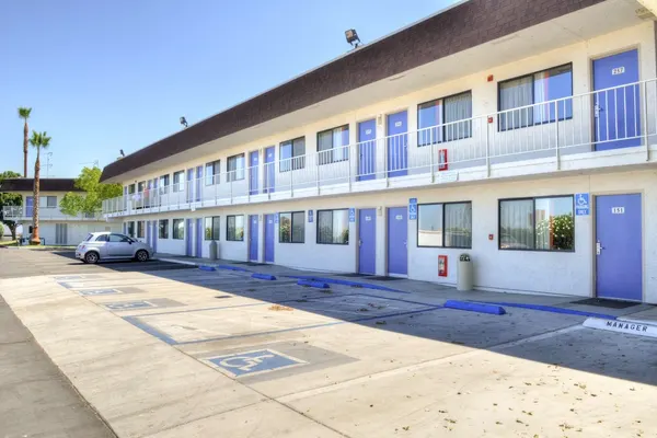 Photo 1 - Motel 6 Santa Nella, CA - Los Banos - Interstate 5