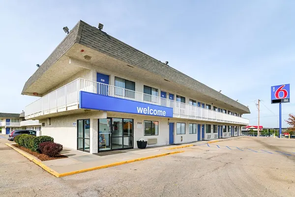 Photo 1 - Motel 6 Topeka, KS - Northwest