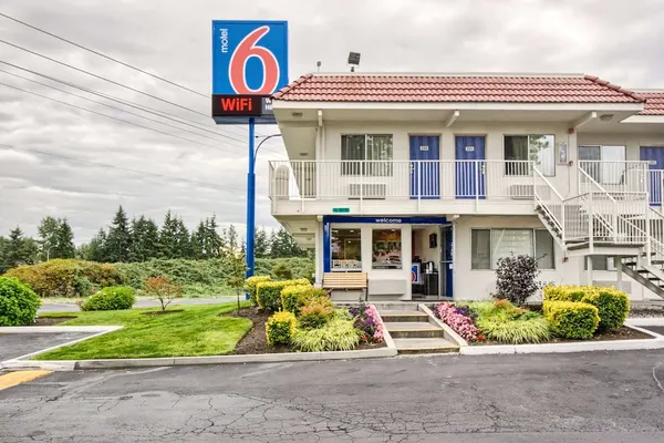 Photo 1 - Motel 6 Everett, WA - South