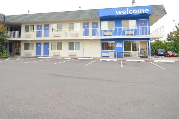 Photo 1 - Motel 6 Coeur D'Alene, ID