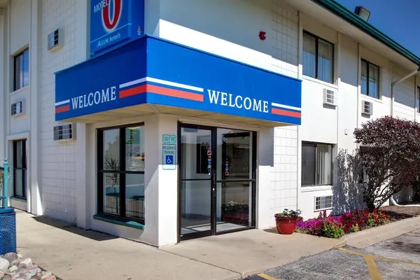 Photo 1 - Motel 6 Normal, IL - Bloomington Area