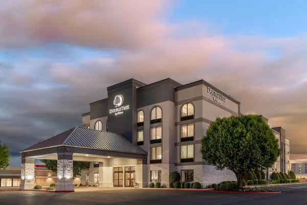 Photo 1 - DoubleTree by Hilton Springdale