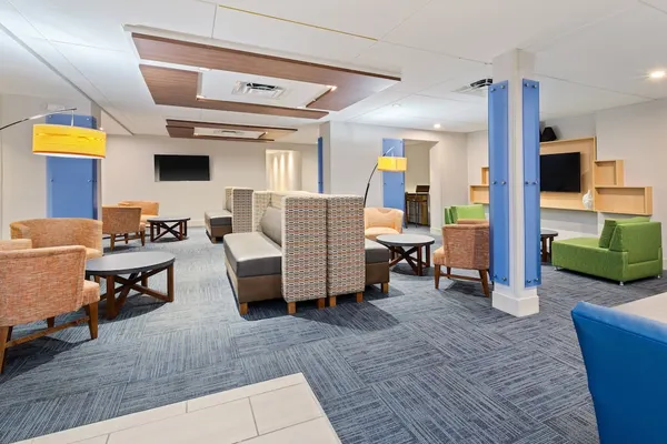 Photo 1 - Holiday Inn Express Ft. Lauderdale Cruise-Airport by IHG