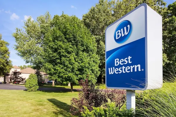 Photo 1 - Best Western Plaza Hotel Saugatuck