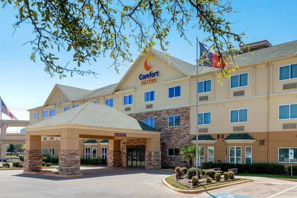 Photo 1 - Comfort Suites North Dallas