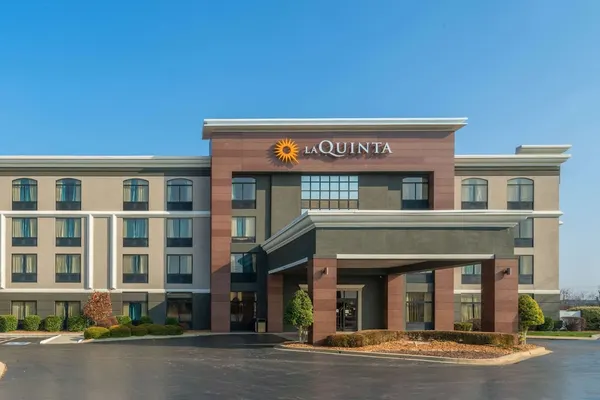 Photo 1 - La Quinta Inn & Suites by Wyndham Clarksville