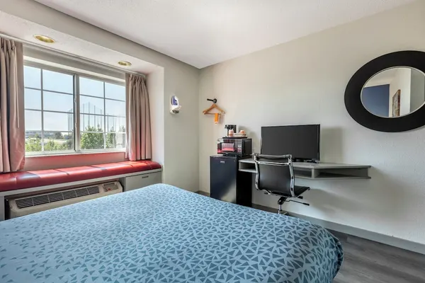 Photo 1 - Greenville Pelham Inn by IHG